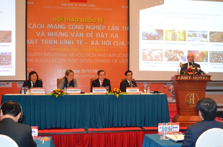 “第四次工业革命对越南经济社会发展提出的问题”国际研讨会在河内举行 - ảnh 1