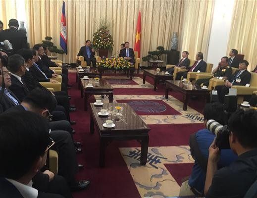 胡志明市领导人会见柬埔寨首相洪森 - ảnh 1