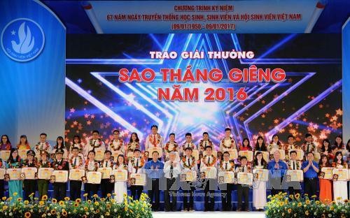 越南大学生协会举行“正月之星”奖颁奖仪式暨“五好大学生”表彰会 - ảnh 1