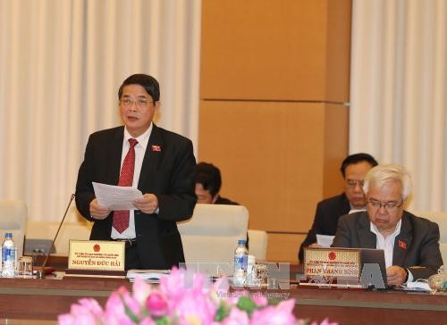 越南国会常委会讨论《公债管理法修正案（草案）》 - ảnh 1