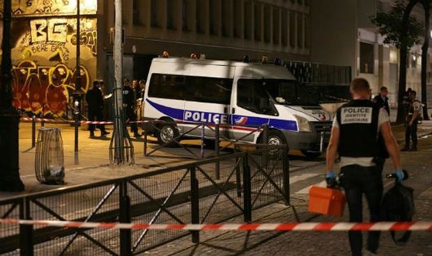 法国巴黎发生持刀砍人案件 多人受伤 - ảnh 1