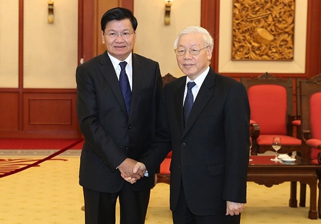 越共中央总书记阮富仲会见老挝政府总理通伦 - ảnh 1