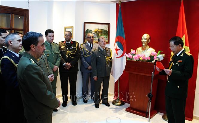 巩固越南和阿尔及利亚军队友好合作关系 - ảnh 1