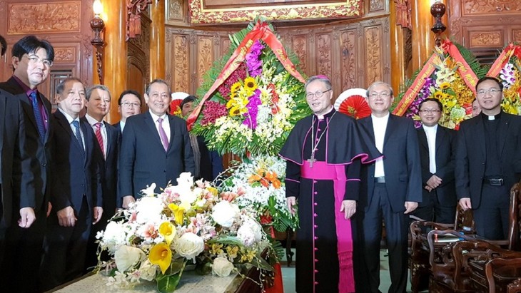越南高层向天主教信教群众致以圣诞节祝贺 - ảnh 1