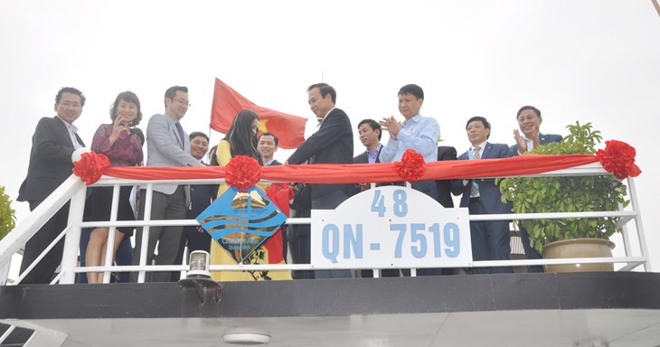 广宁省：34艘游船获颁蓝帆证书和标识 - ảnh 1