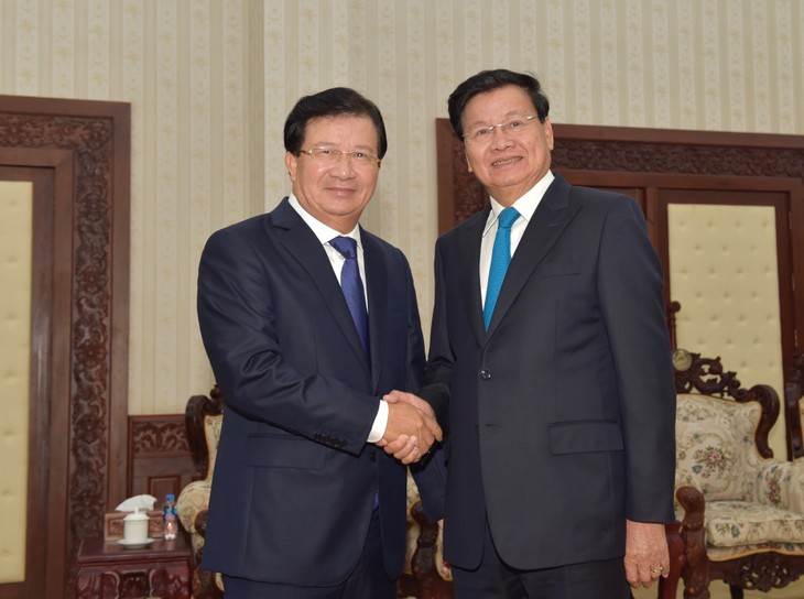越南政府副总理郑庭勇会见老挝政府总理、国会主席 - ảnh 1