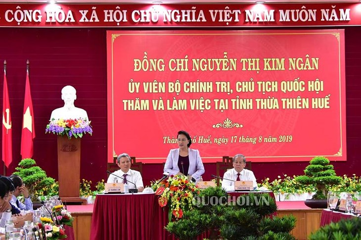 越南国会主席阮氏金银与承天顺化省领导班子举行工作会议 - ảnh 1