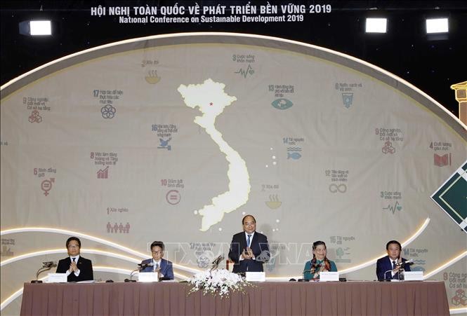 越南政府总理阮春福出席可持续发展全国会议 - ảnh 1