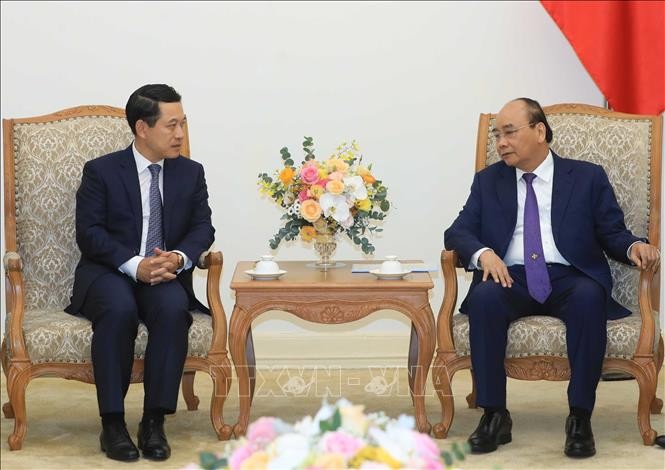 越南政府总理阮春福会见老挝外交部长沙伦赛 - ảnh 1