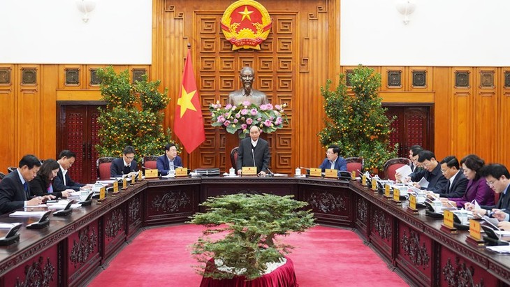 越南政府总理阮春福指导春节准备工作，让民众过一个舒心年 - ảnh 1