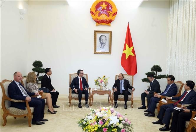 越南政府总理阮春福会见欧盟驻越南代表团团长阿莉贝蒂大使 - ảnh 1