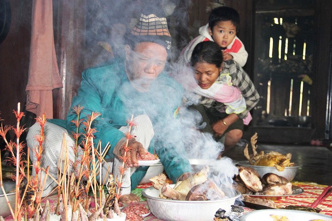 បុណ្យតេត A Za របស់ជនរួមជាតិតំបន់ព្រៃភ្នំ A Luoi - ảnh 1