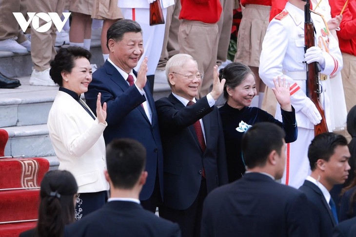 អគ្គលេខាបក្ស លោក Nguyen Phu Trong អញ្ជើញជាអធិបតីក្នុងពិធីទទួលបដិសណ្ឋារកិច្ចជាផ្លូវការជូនចំពោះអគ្គលេខាបក្ស ប្រធានរដ្ឋចិន លោក Xi Jinping - ảnh 2