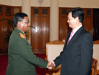 Thủ tướng Nguyễn Tấn Dũng tiếp Tổng Tham mưu trưởng Quân đội nhân dân Lào  - ảnh 1