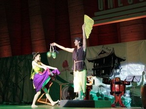 Biểu diễn ca múa nhạc dân tộc Việt Nam tại Pháp - ảnh 1