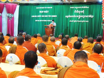 Họp mặt cán bộ, chức sắc dân tộc Khmer năm 2013 - ảnh 1