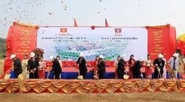 Thủ tướng Nguyễn Tấn Dũng thăm và làm việc tại tỉnh Hủa Phăn, Lào - ảnh 1