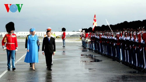 Chủ tịch nước Trương Tấn Sang tới thủ đô Copenhagen bắt đầu thăm cấp Nhà nước Đan Mạch - ảnh 2