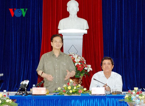 Thủ tướng Nguyễn Tấn Dũng: Khánh Hòa cần rà soát lại qui hoạch phù hợp tiến trình phát triển - ảnh 1
