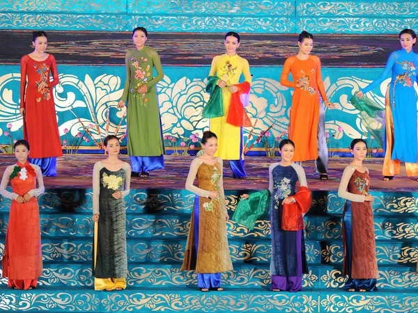 Khai mạc Lễ hội áo dài tại Festival Huế 2014: Thăng hoa cùng áo dài Việt - ảnh 1