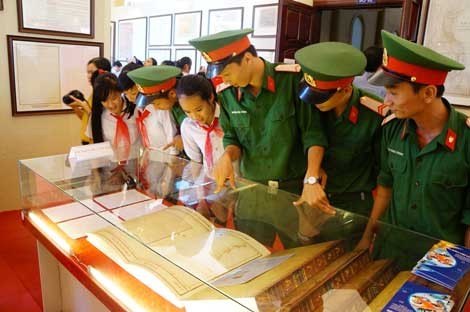 Triển lãm Bản đồ và trưng bày tư liệu về Hoàng Sa, Trường Sa của Việt Nam- Những bằng chứng lịch sử  - ảnh 1