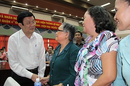 Chủ tịch nước Trương Tấn Sang tiếp xúc cử tri Quận 4, Thành phố Hồ Chí Minh - ảnh 1