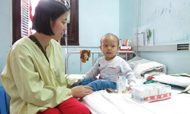 Đoàn viên VOV trao tặng sữa TH True Milk cho gần 2.000 bệnh nhân ở 3 bệnh viện của Hà Nội - ảnh 1