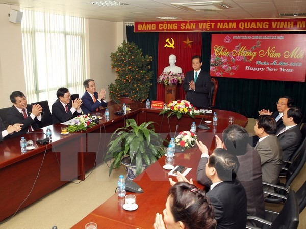 Thủ tướng Nguyễn Tấn Dũng thăm và chúc Tết Ngân hàng Chính sách xã hội  - ảnh 1