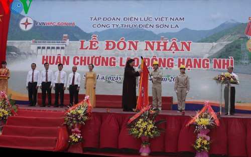 Công ty thủy điện Sơn La đón nhận Huân chương lao động hạng nhì  - ảnh 1