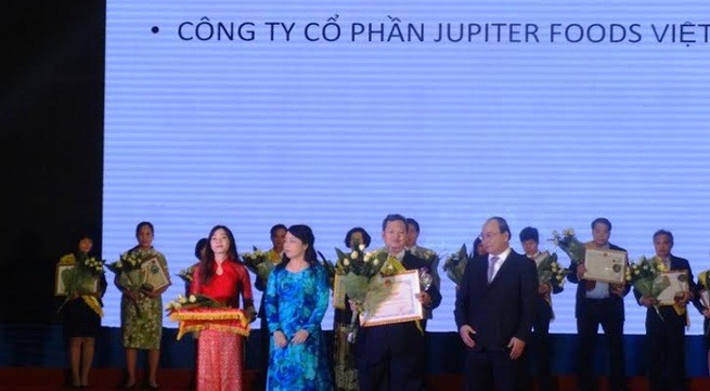 Phó Thủ tướng Nguyễn Xuân Phúc trao giải thưởng “Thương hiệu vàng thực phẩm Việt Nam” - ảnh 1
