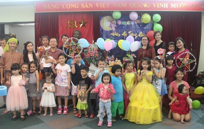 Cộng đồng người Việt tại một số nước vui đón Trung Thu  - ảnh 1