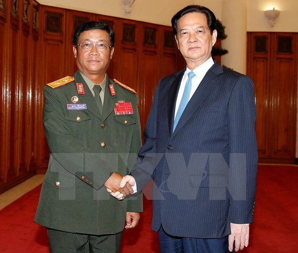 Thủ tướng Nguyễn Tấn Dũng tiếp Tổng Tham mưu trưởng Quân đội nhân dân Lào  - ảnh 1