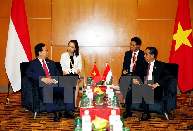 Thủ tướng gặp gỡ song phương với lãnh đạo một số nước bên lề Hội nghị Cấp cao ASEAN 27 - ảnh 1