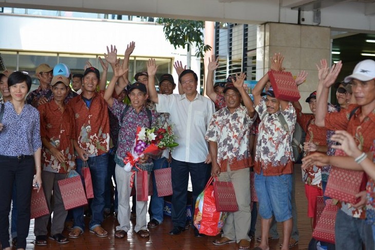 Đại sứ quán Việt Nam tại Indonesia tiễn 42 ngư dân về sum họp gia đình - ảnh 1