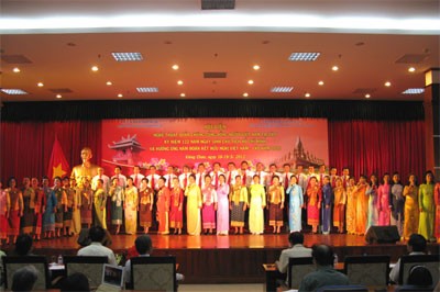 Phong trào văn hóa, văn nghệ của người Việt tại CHDCND Lào - ảnh 1