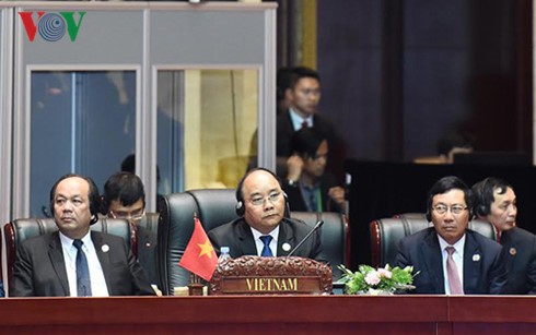 Thủ tướng Nguyễn Xuân Phúc: ASEAN cần đề cao tuân thủ luật pháp quốc tế - ảnh 1