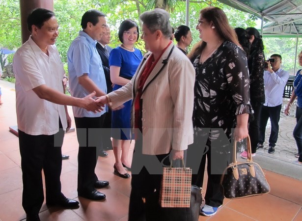 Đoàn nữ Đại sứ, nữ Trưởng Đại diện các tổ chức quốc tế thăm tỉnh Ninh Bình  - ảnh 1