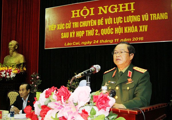 Phó Chủ tịch Quốc hội Đỗ Bá Tỵ tiếp xúc cử tri với lực lượng vũ trang tại tỉnh Lào Cai - ảnh 1