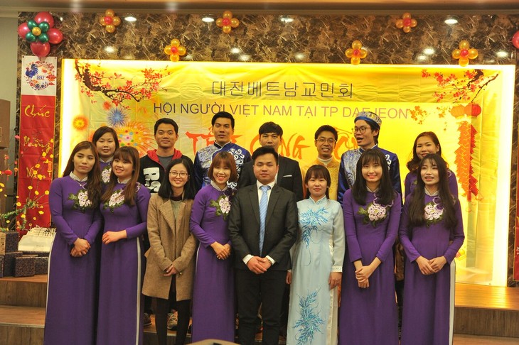Cộng đồng người Việt tại Daejeon Hàn Quốc tổ chức mừng xuân Đinh Dậu 2017 - ảnh 5