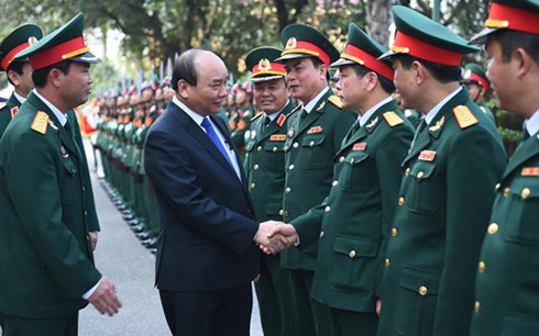 Thủ tướng Nguyễn Xuân Phúc kiểm tra công tác sẵn sàng chiến đấu tại Sư đoàn 312  - ảnh 1