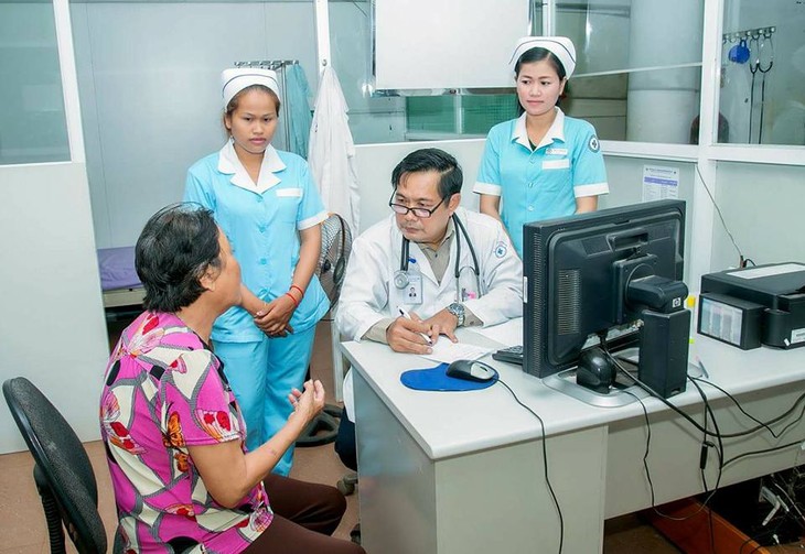 Bệnh viện Me Kong Quốc tế thành phố Siem Reap khám chữa bệnh miễn phí cho người Việt - ảnh 4