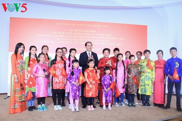 Chủ tịch nước Trần Đại Quang gặp mặt cán bộ nhân viên Đại sứ quán và đại diện cộng đồng lưu học sinh - ảnh 1