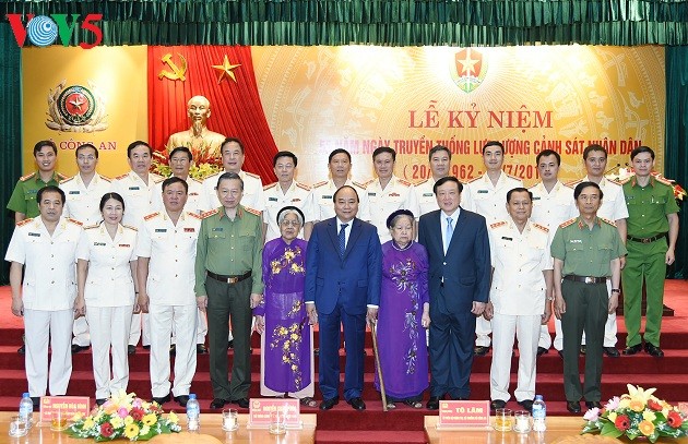 Thủ tướng Nguyễn Xuân Phúc: Xây dựng lực lượng Cảnh sát nhân dân đáp ứng yêu cầu trong tình hình mới - ảnh 2