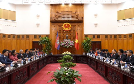 Thủ tướng Nguyễn Xuân Phúc tiếp Phó Chủ tịch thứ nhất Thượng viện Campuchia - ảnh 2
