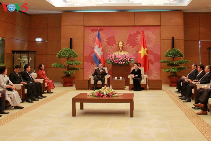 Chủ tịch Quốc hội Nguyễn Thị Kim Ngân tiếp Đoàn Thượng viện Vương quốc Campuchia - ảnh 1
