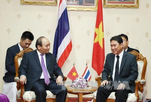 Thủ tướng Nguyễn Xuân Phúc gặp Tỉnh trưởng Nakhon Pathom (Thái Lan) - ảnh 1