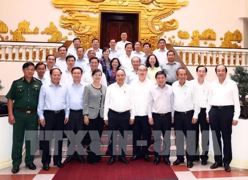 Thủ tướng Nguyễn Xuân Phúc: Tạo cơ chế đặc thù để Thành phố Hồ Chí Minh phát triển - ảnh 1