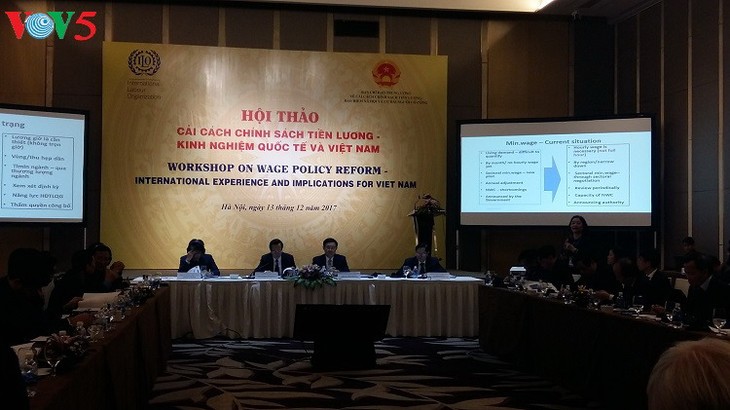  Hội thảo “Cải cách chính sách tiền lương, kinh nghiệm quốc tế và Việt Nam“ - ảnh 2