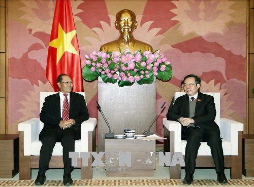 Phó Chủ tịch Quốc hội Việt Nam tiếp Chủ nhiệm Ủy ban Kinh tế, Công nghệ và Môi trường Quốc hội Lào - ảnh 1