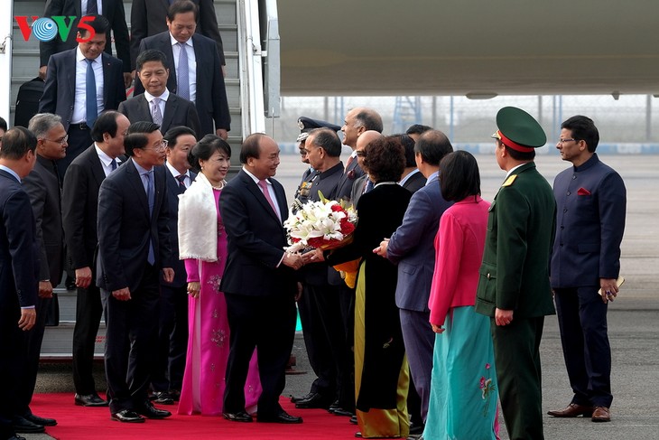 Thủ tướng Nguyễn Xuân Phúc đến New Delhi, bắt đầu tham dự Hội nghị Cấp cao ASEAN-Ấn Độ - ảnh 1
